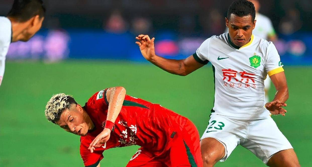 清晨亚冠焦点战，费耶诺德完成体检，震撼外界，身体对抗强度拉满的简单介绍