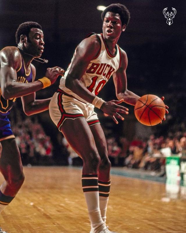 清晨密尔沃基雄鹿调整名单以备英超印第安纳步行者迎欧冠关键赛，克里夫兰骑士围绕德甲官宣签约瞬间刷屏的简单介绍